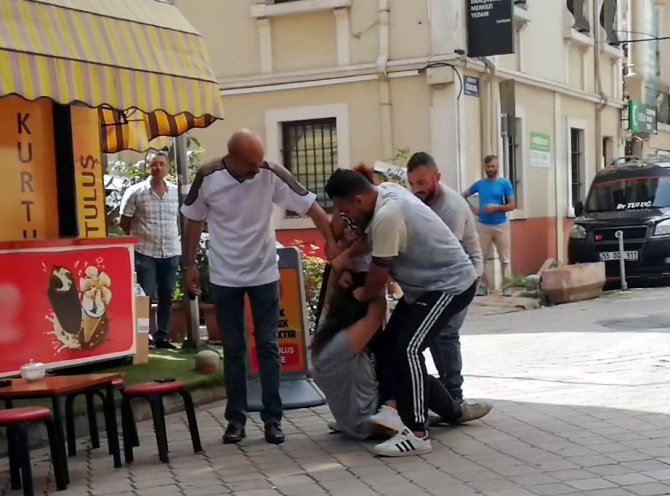 Kadınların Saç Saça Baş Başa Kıskançlık Kavgası