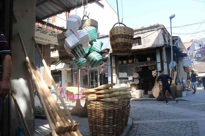 Ahşap, Plastiğe Direniyor