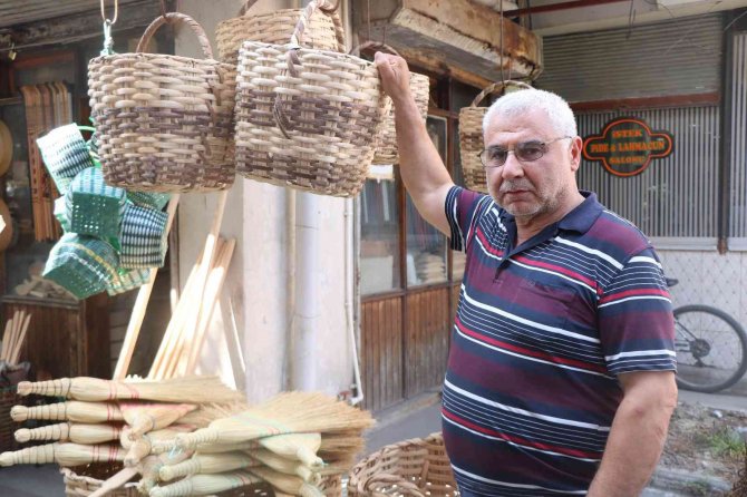 Ahşap, Plastiğe Direniyor