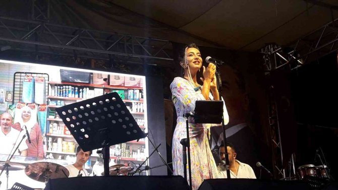 Öykü Gürman Yalovalıları Coşturdu