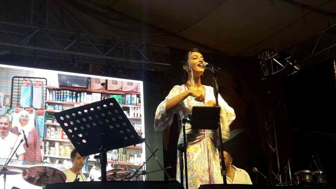 Öykü Gürman Yalovalıları Coşturdu