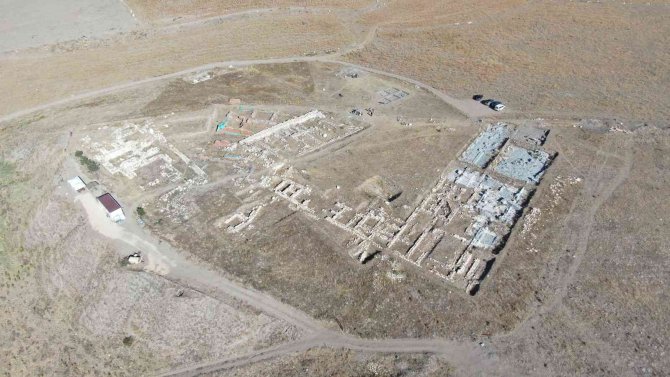 Öğretmenin Merakı Tarihi Kenti Ortaya Çıkardı, 30 Yıldır Araştırma Çalışmaları Sürüyor