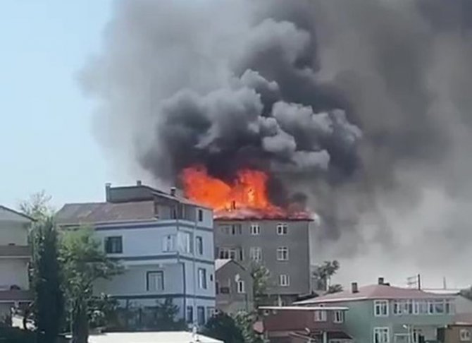 İ̇zolasyon Çalışması Yapılan Çatı Bir Anda Alev Topuna Döndü
