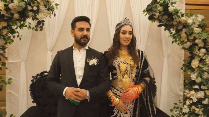 Aşiret Düğününde Gelin Ve Damada Takılan Takılar Dudak Uçuklattı