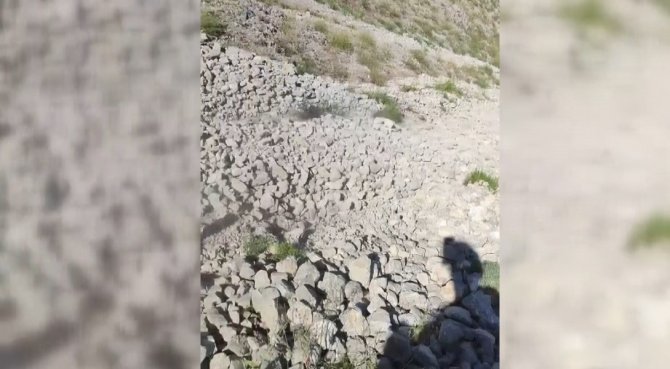 Taşların Sel Gibi Aktığı Anlar Cep Telefonu Kamerasına Yansıdı