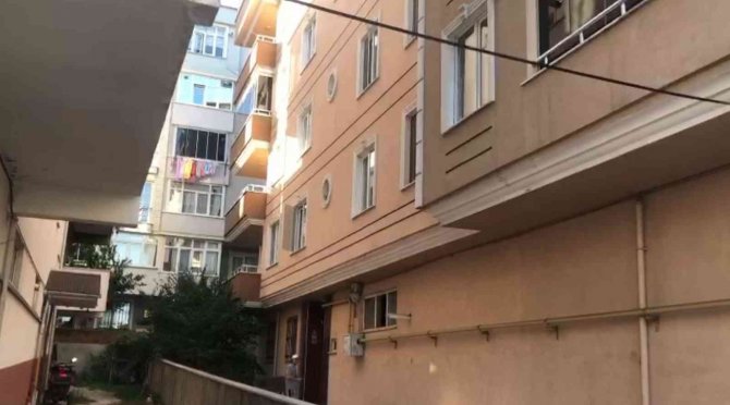 Tartıştığı Eşini Bıçakla Yaraladı