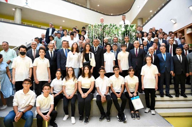 Bakan Özer: “Eğitim Öğretim Hazırlığı İçin 3,1 Milyar Lirayı Okullarımıza Gönderdik”