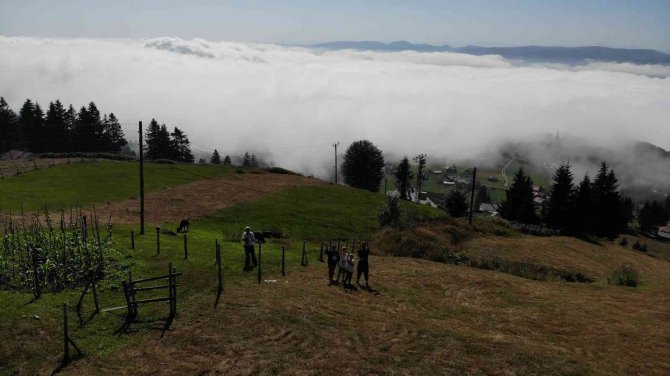Karadağ Yaylası’nda Bulut Denizi Seyrine Doyulmaz Manzaralar Oluşturdu