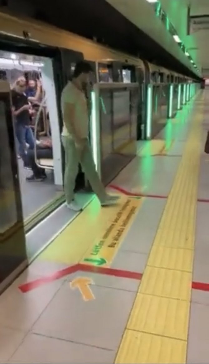 Üsküdar-çekmeköy Metrosunda Arıza Nedeniyle Seferler Durdu
