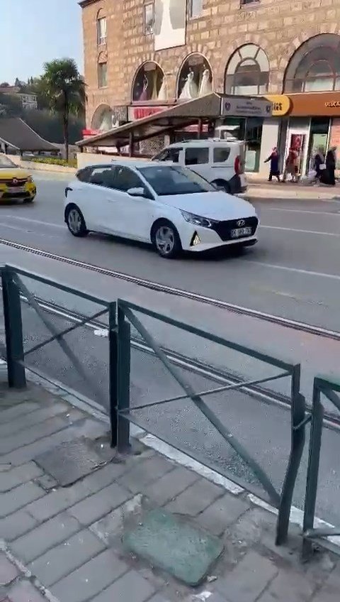 Bursa’da Ters Şeritten Giden Hafif Ticari Araç Kameralarda