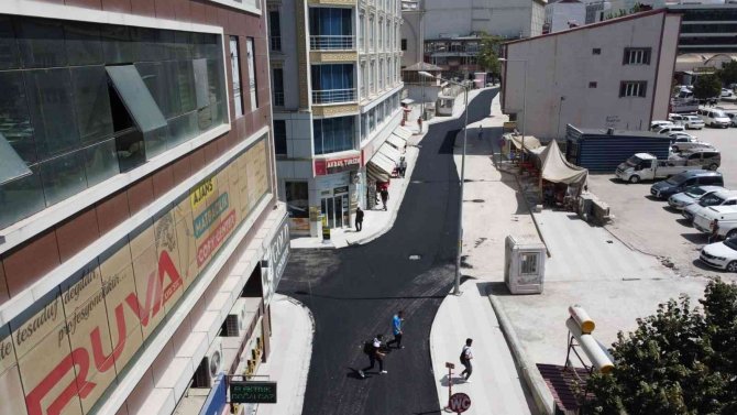 İ̇pekyolu’nda Asfalt Çalışmaları Sürüyor