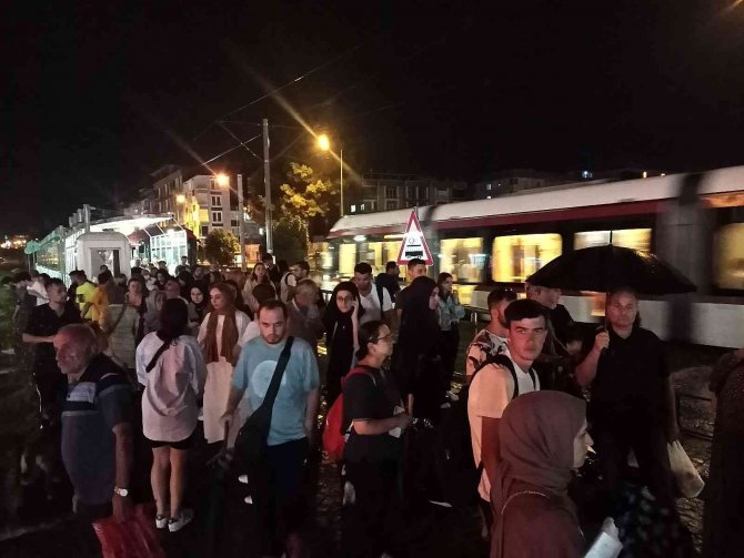 Samsun’da Sağanak Yağış Ve Şimşek