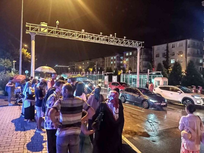 Samsun’da Sağanak Yağış Ve Şimşek