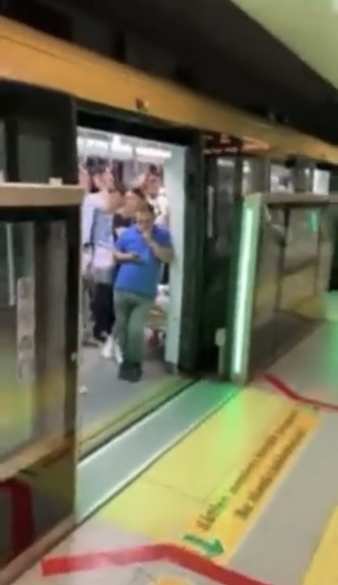 Üsküdar-çekmeköy Metrosunda Arıza Nedeniyle Seferler Durdu