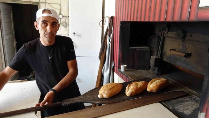 Günlük 3 Bin Ekmek Üretiliyor, 200 Gram Ekmek 3 Liradan Satışa Sunuluyor