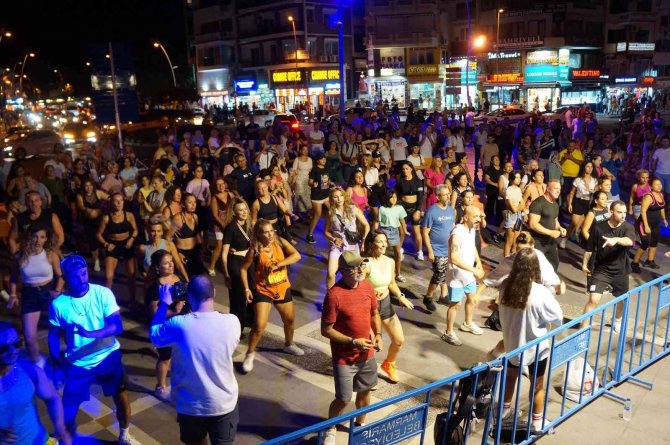 Zumba Tutkunları Marmaris’te Buluştu