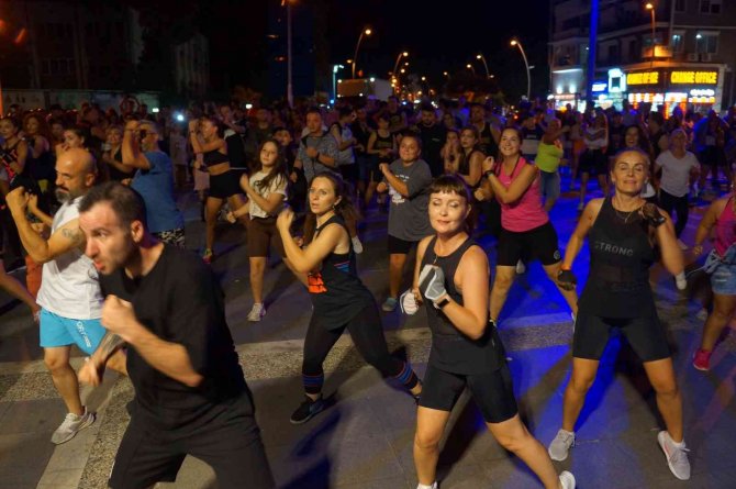 Zumba Tutkunları Marmaris’te Buluştu
