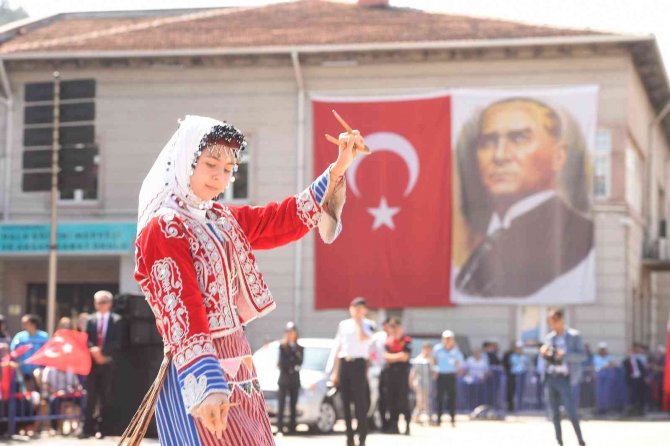 Jandarmanın Eğitimli Köpekleri "Garip" Ve "Testi"nin Gösterileri Büyük Alkış Aldı