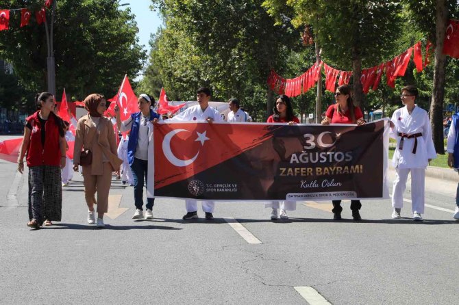 Batman’da Coşkulu Zafer Bayramı Kutlaması