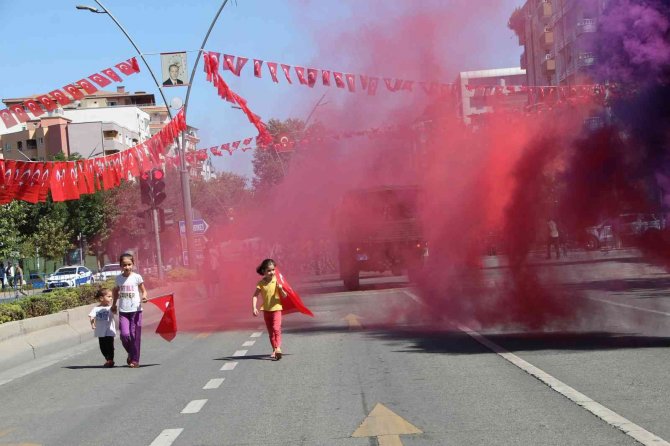 Batman’da Coşkulu Zafer Bayramı Kutlaması