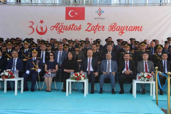 Batman’da Coşkulu Zafer Bayramı Kutlaması