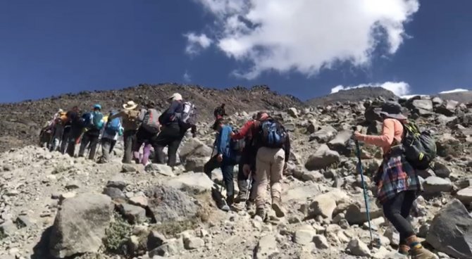Ağrı Dağı’ndan Düşen Kayalar Dağcıları Korkuttu