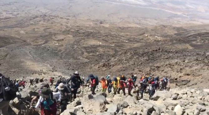 Ağrı Dağı’ndan Düşen Kayalar Dağcıları Korkuttu