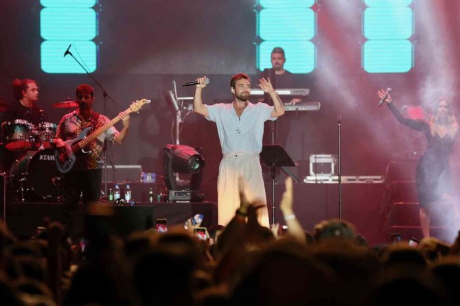 Aliağa Sanat Günlerinde Coşku Ve Kahkaha Bir Arada