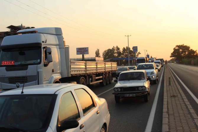 Kilometrelerce Araç Kuyruğu Oluştu