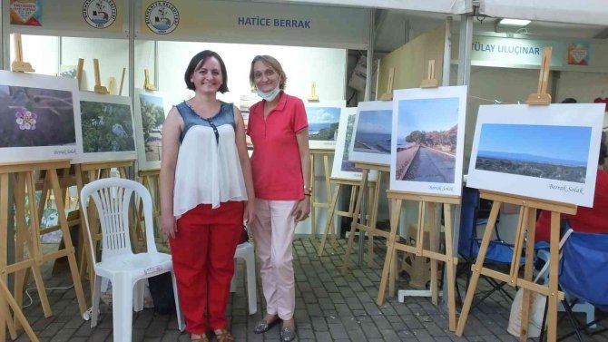 Burhaniye’de Kadın Müzisyenin Fotoğraf Sergisi İlgi Gördü