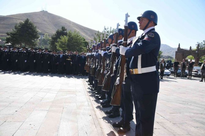 Bitlis’te 30 Ağustos Zafer Bayramı Kutlandı