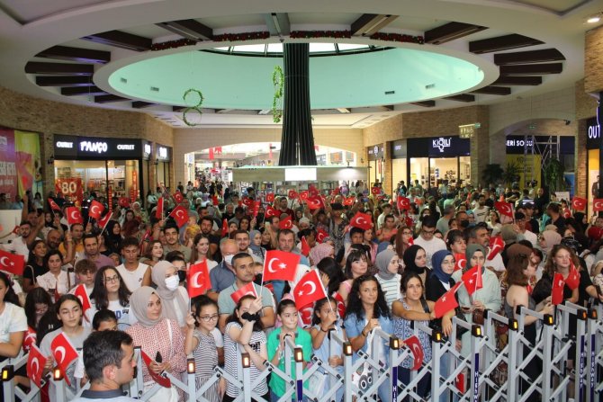 Bolu’da Zafer Bayramı’nın 100. Yılı Akustik Konserle Kutlandı