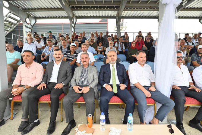 Rahvan Atlar Zafere Koştu