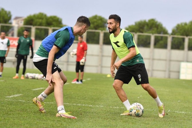 Bursasporlu Futbolcular 30 Ağustos Zafer Bayramı’nı Kutladı