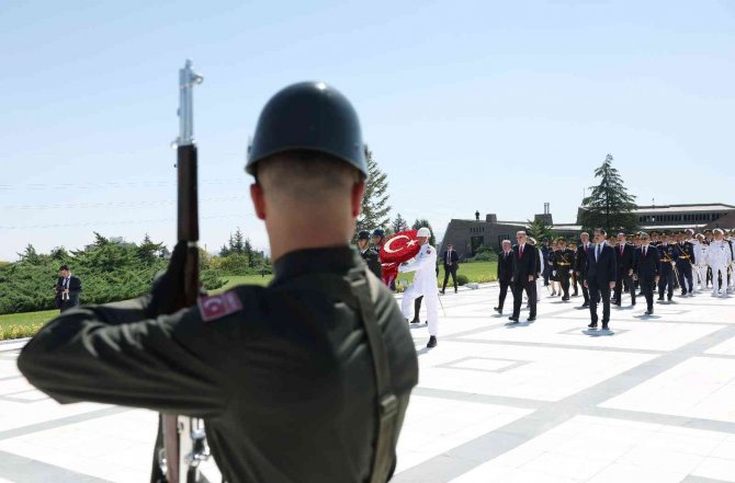 Cumhurbaşkanı Erdoğan, 30 Ağustos Zafer Bayramı Dolayısıyla Devlet Mezarlığı’nı Ziyaret Etti