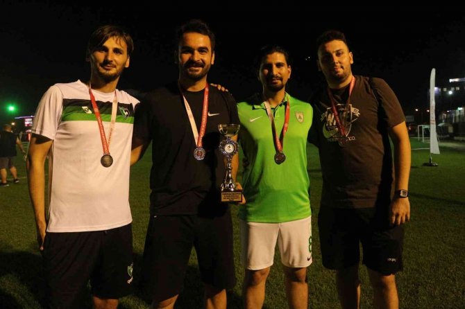 Ayak Tenisi Zafer Kupasında Şampiyonlar Ödüllerini Aldı