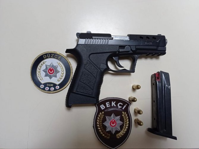 Ruhsatsız Tabancaları Bekçiler Yakaladı