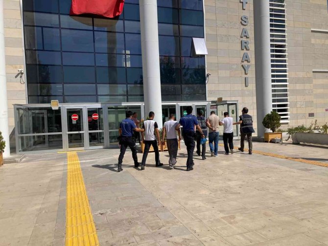Elazığ’da Suç Makinesi 4 Zanlı, Çaldıkları Malzemelerle Yakalandı