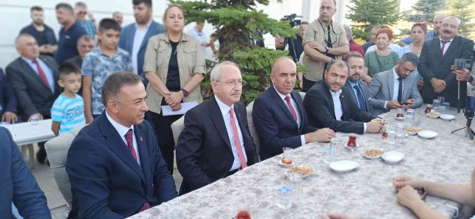 Chp Genel Başkanı Kılıçdaroğlu Çorum’da Çay Molası Verdi
