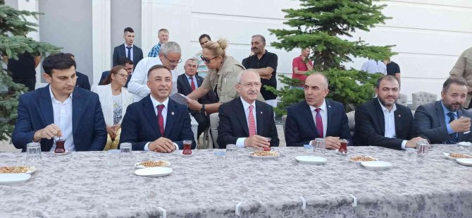 Chp Genel Başkanı Kılıçdaroğlu Çorum’da Çay Molası Verdi