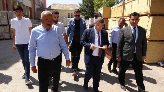 Yüksekova’da Okullar Yenileniyor