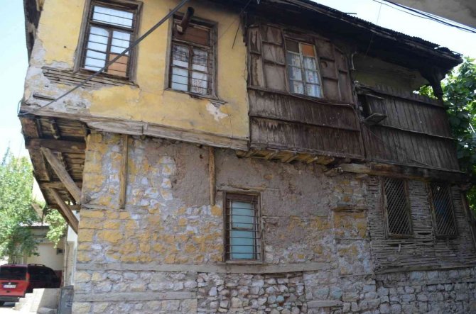 Kahramanmaraş’ın Asırlık Evleri Zamana Meydan Okuyor