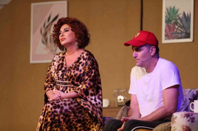 Aliağa Sanat Günlerinde Coşku Ve Kahkaha Bir Arada