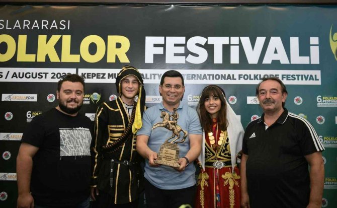 Tütüncü, Dünya’nın Folklor Renklerini Ağırladı
