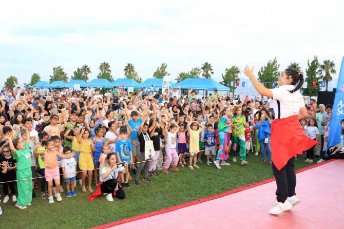 "Çık Dışarıya Oynayalım" Etkinliklerinde 17 Bin Çocuk Doyasıya Eğlendi