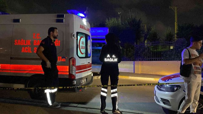 Küçükçekmece D-100’de Refüje Çarpan Motokurye Hayatını Kaybetti