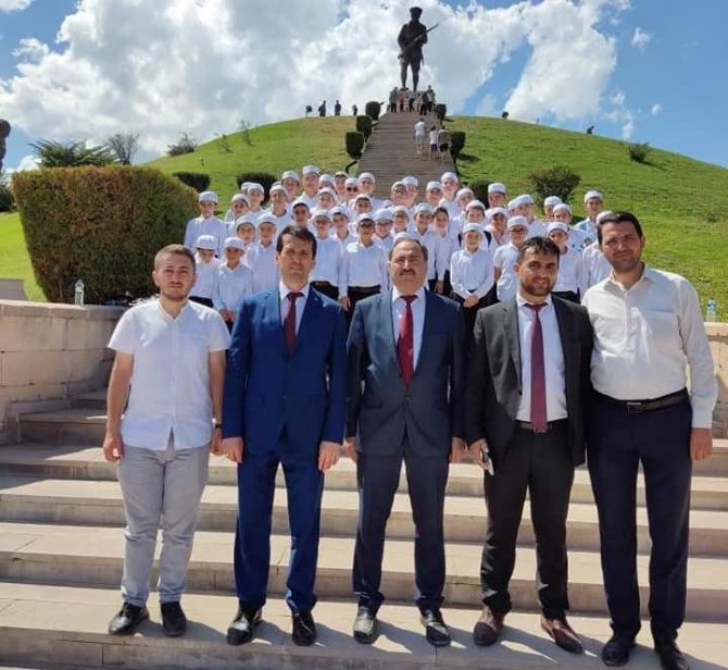 Kur’an Kursu Öğrencileri Dumlupınar Şehitliği’ni Ziyaret Etti