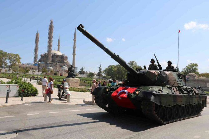 Edirne’de Mehmetçik Ve Tankların Geçit Töreni Nefes Kesti