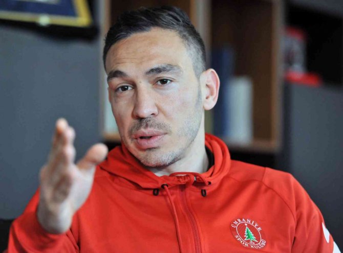 Mevlüt Erdinç Futbola Veda Etti