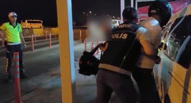 İ̇l Dışından İ̇zmir’e Uyuşturucu Getiren Şüphelilere Şok Operasyon